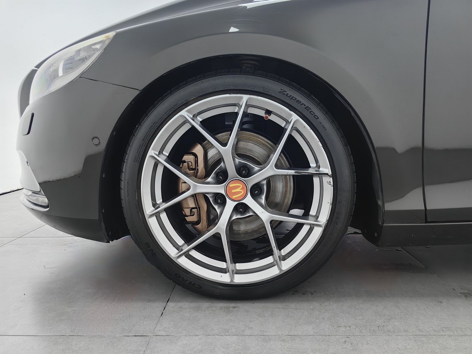 Used Volvo V40 2014 2.0 AT