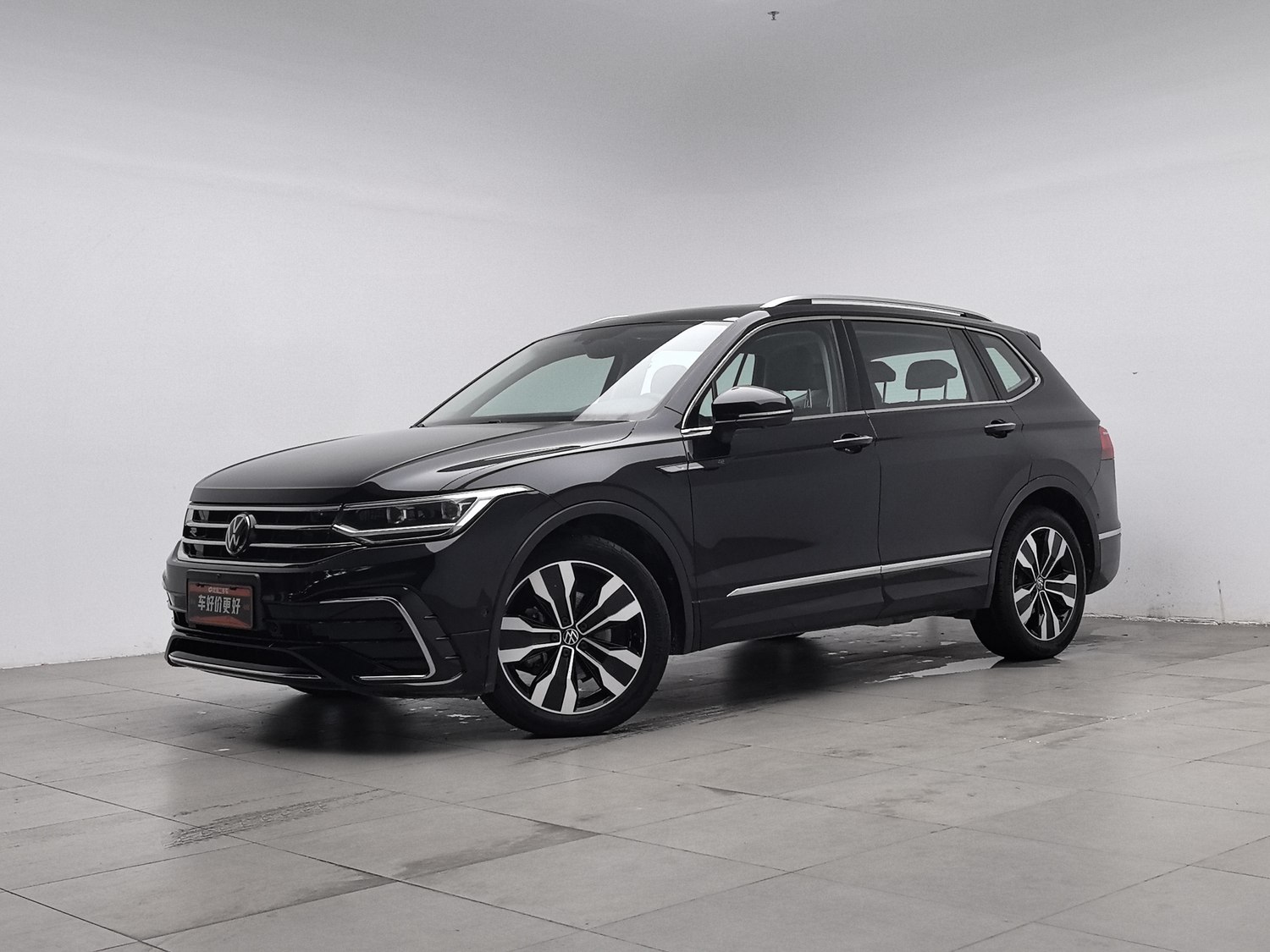 Used Volkswagen Tiguan L 2024 2.0 AT