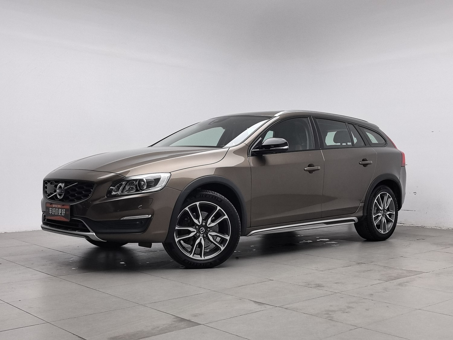 Used Volvo V60 2017 2.0 AT