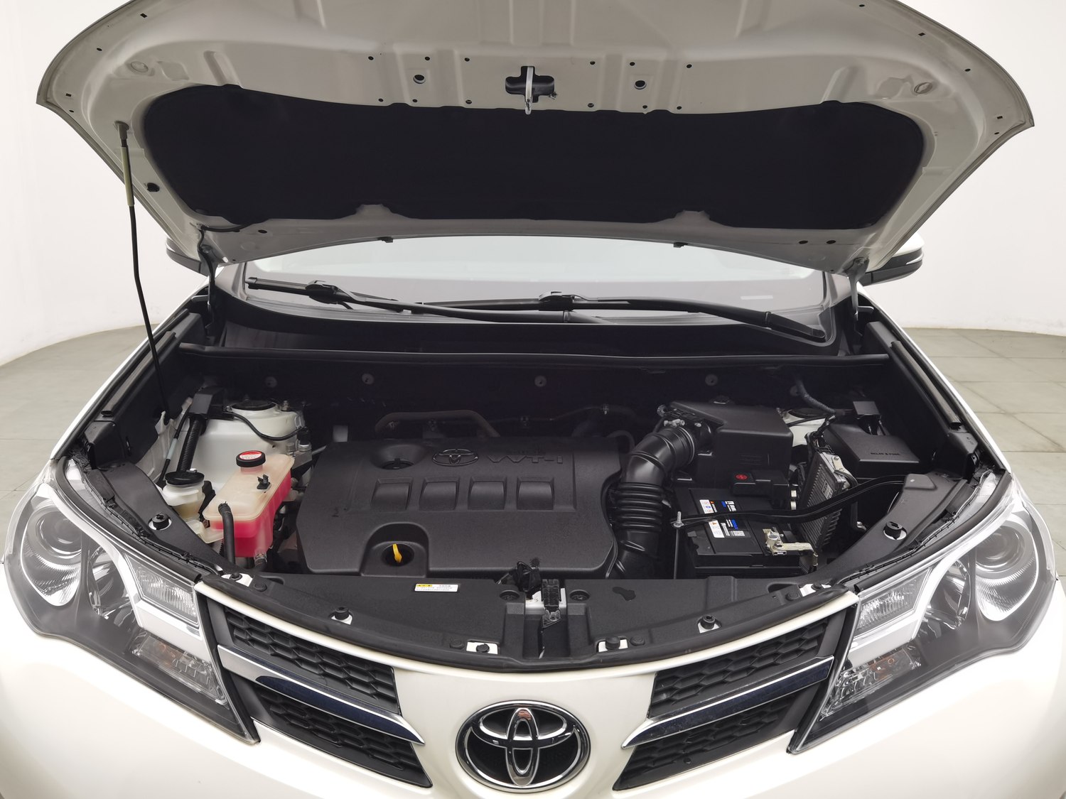 Used Toyota RAV4 2015 2.0 AT