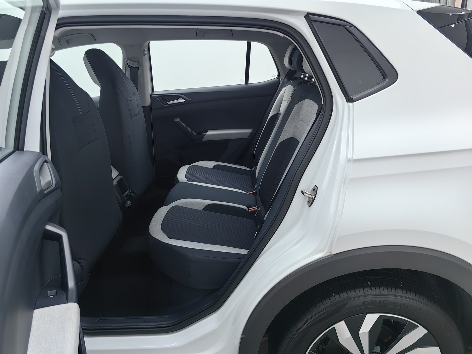 Used Volkswagen Tharu L 2025 1.5 AT