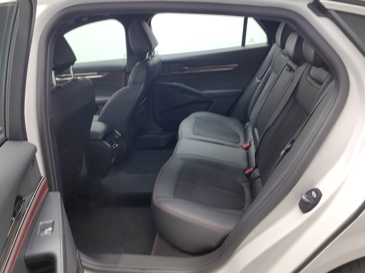 Used Ford Mondeo 2022 2.0 AT
