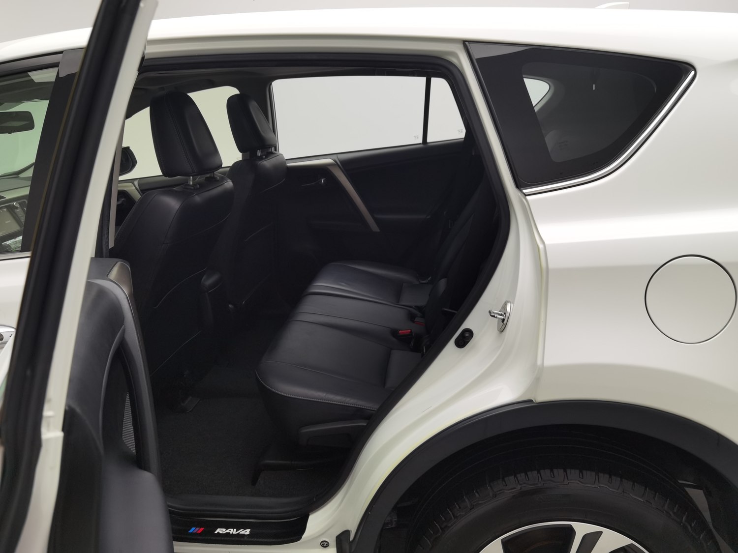 Used Toyota RAV4 2015 2.0 AT