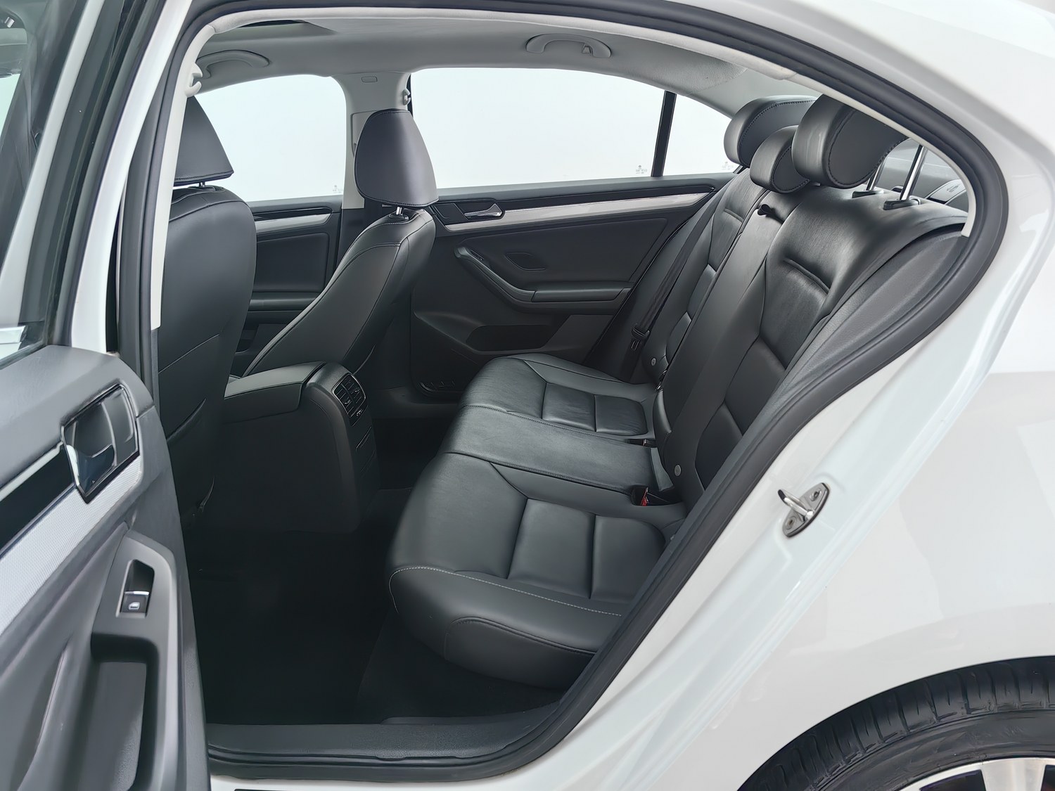 Used Volkswagen Sagitar 2017 1.6 AT