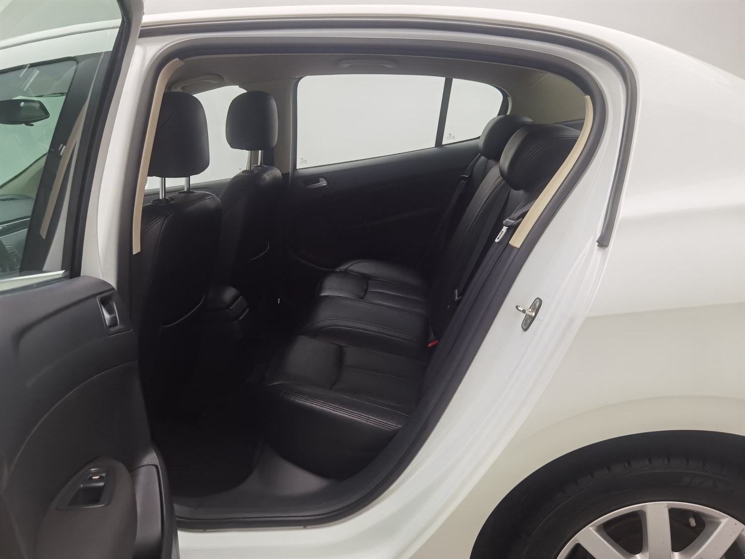 Used Peugeot 308 2014 1.6 AT