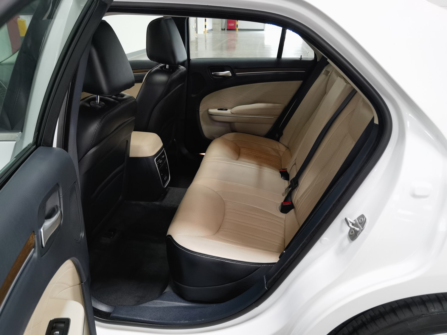 Used Chrysler 300C (Imported) 2016 3.0 AT