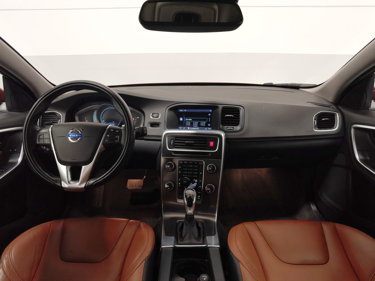 Used Volvo V60 2014 2.0 AT