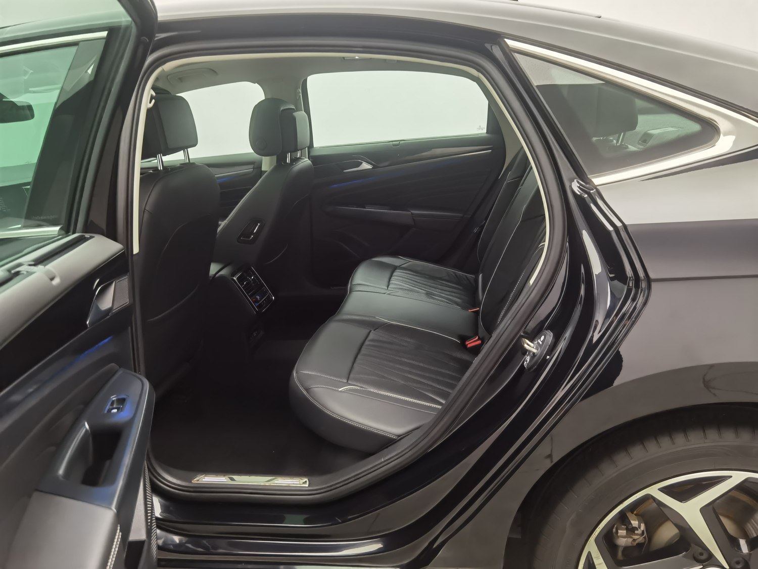 Used Volkswagen Passat 2023 2.0 AT