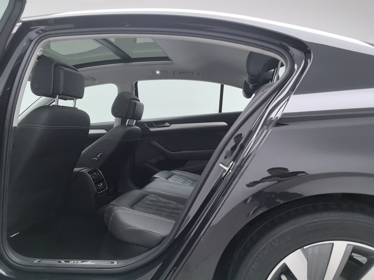 Used Volkswagen Magotan GTE PHEV 2022 1.4 AT
