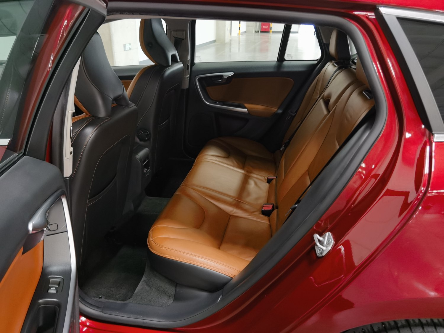 Used Volvo V60 2014 2.0 AT