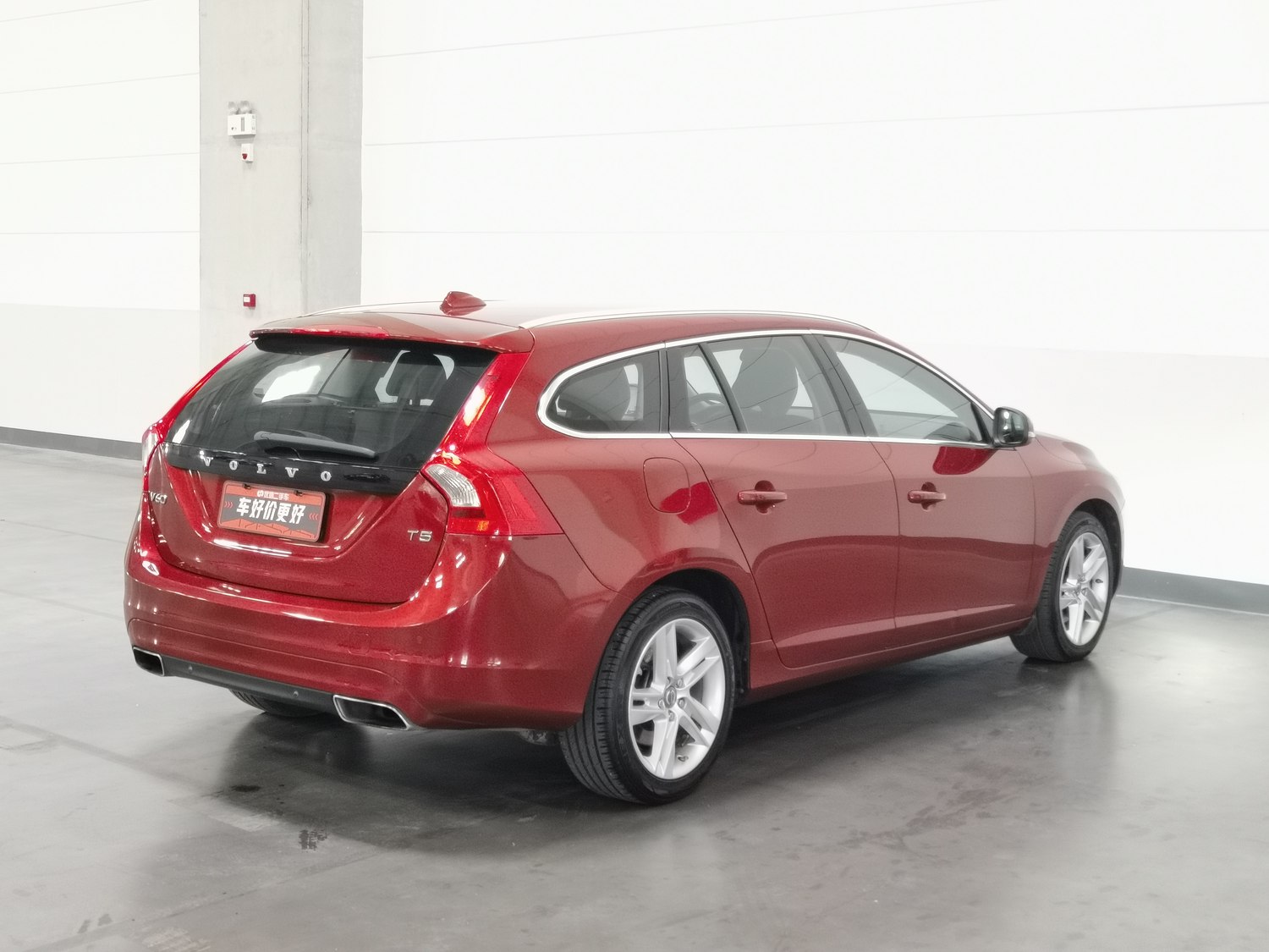 Used Volvo V60 2014 2.0 AT