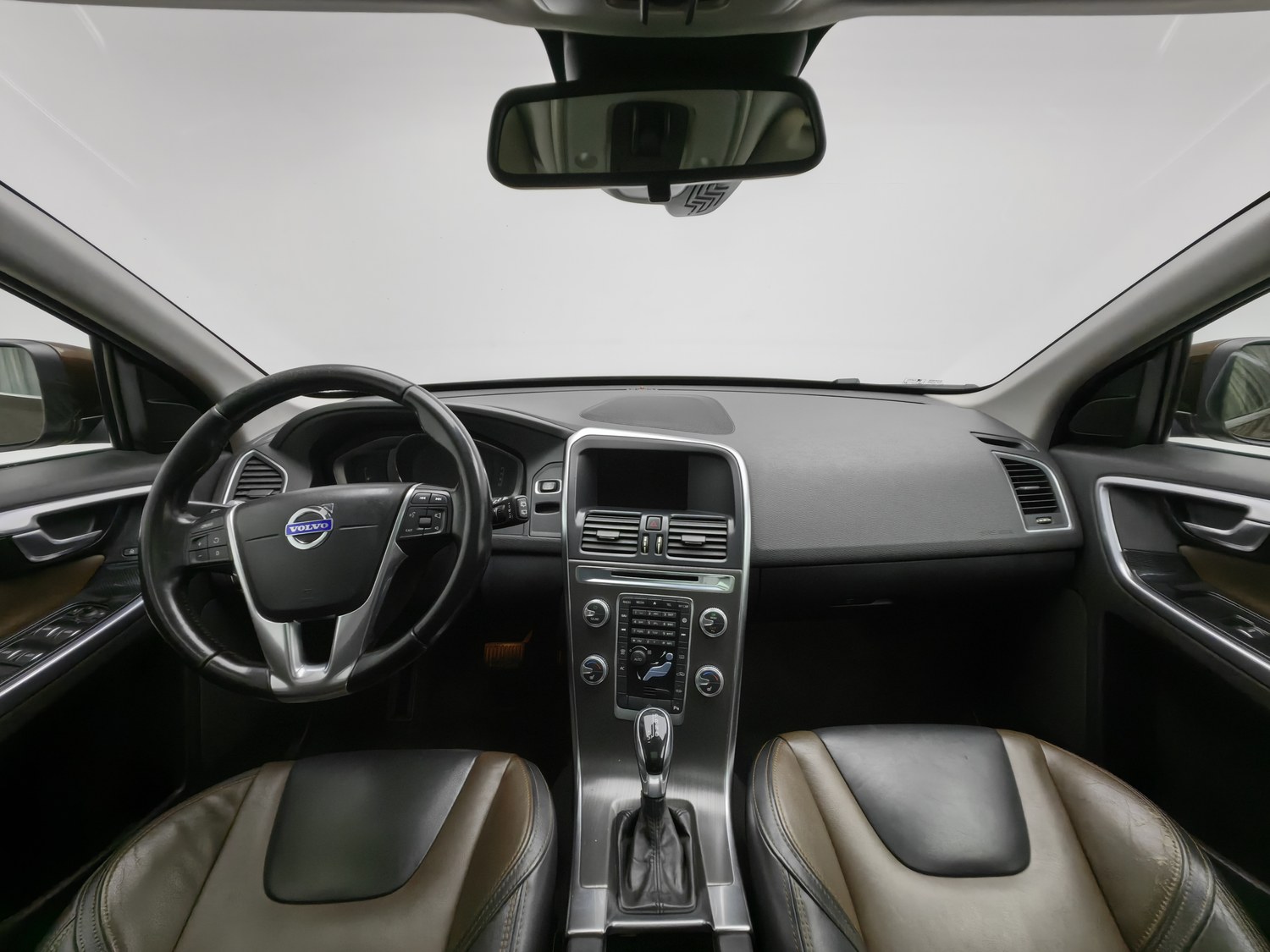 Used Volvo XC60 2016 2.0 AT