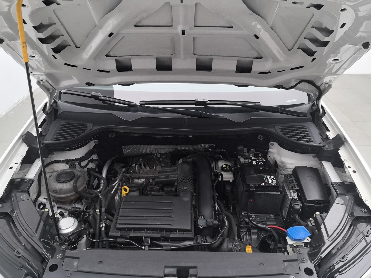 Used Volkswagen Tharu L 2020 1.4 AT