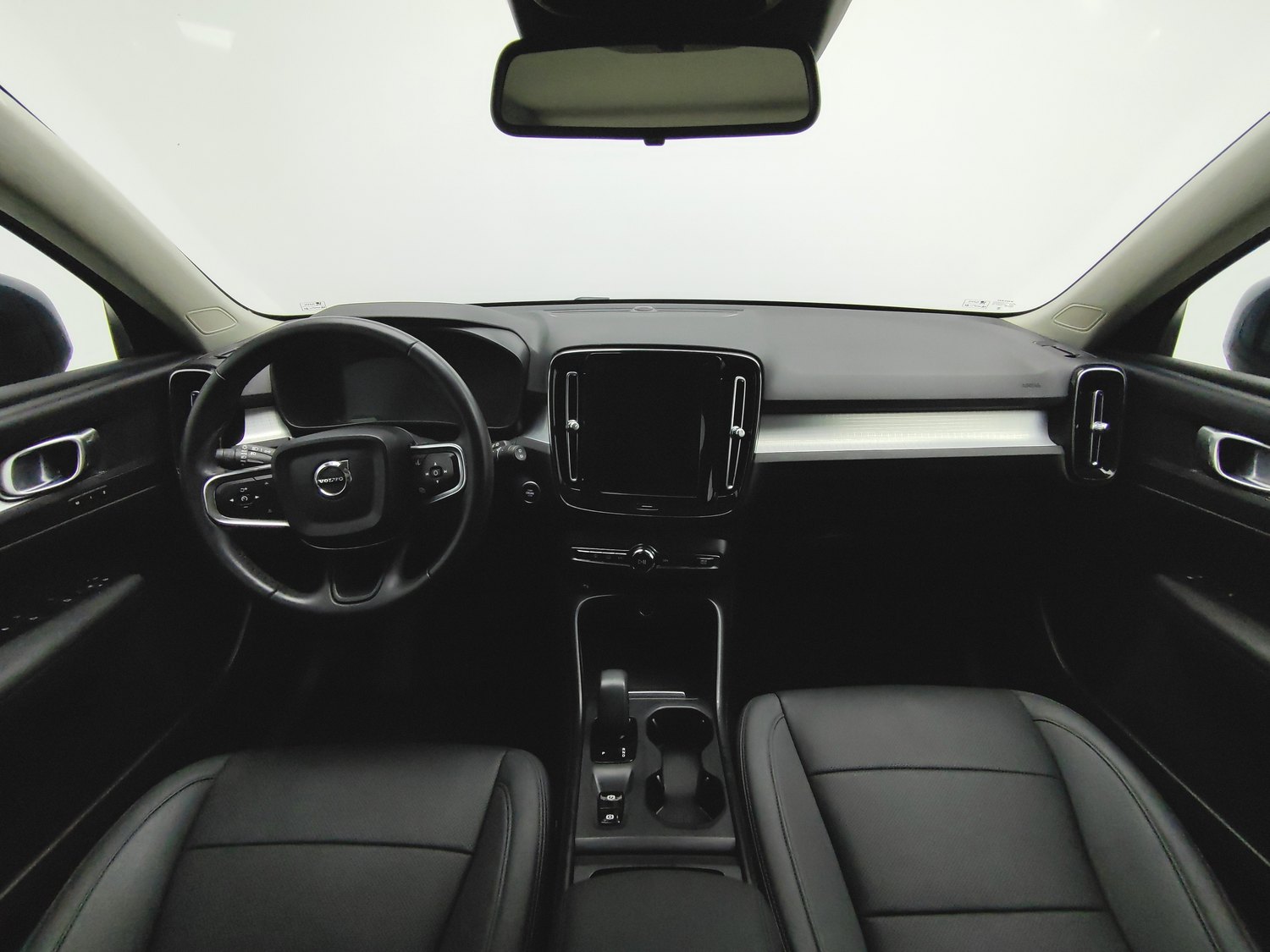 Used Volvo XC40 2022 2.0 AT