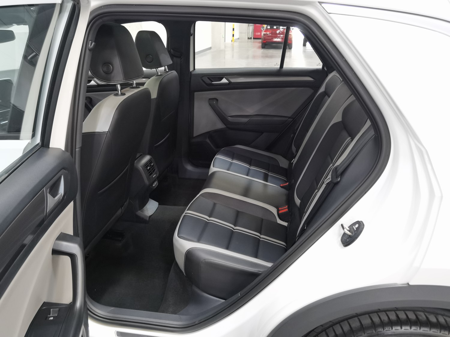 Used Volkswagen T-Roc 2024 1.5 AT