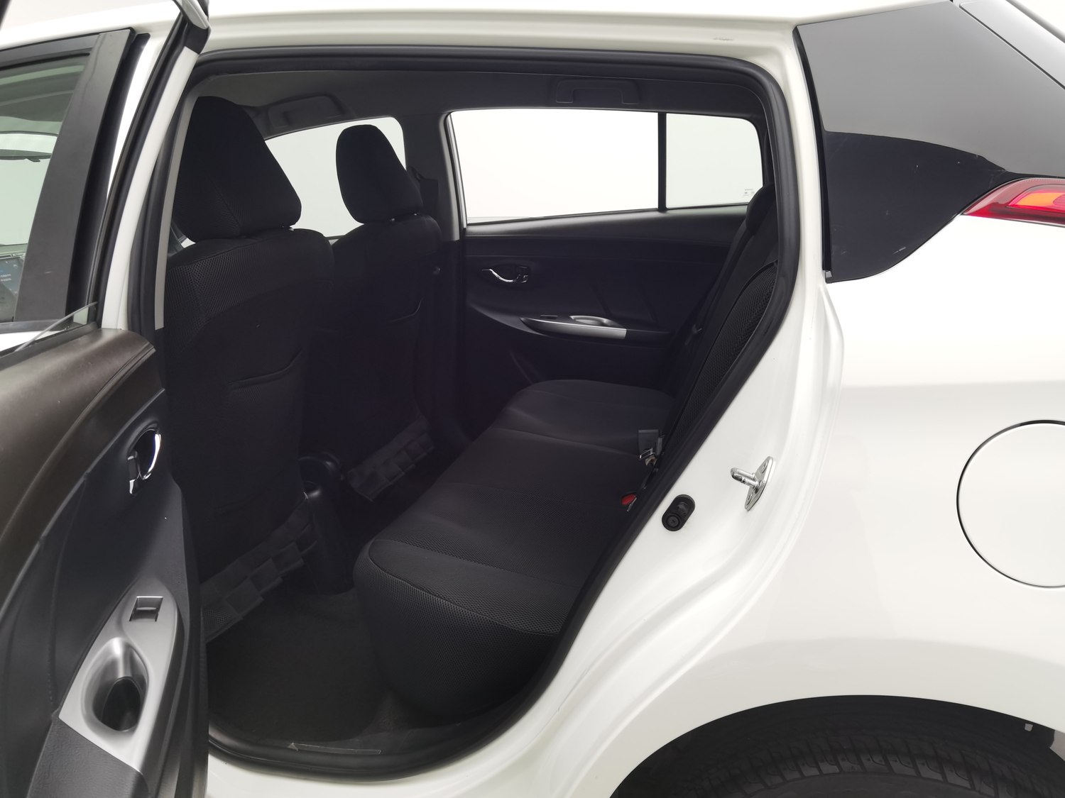 Used Toyota Yaris L 2015 1.5 AT