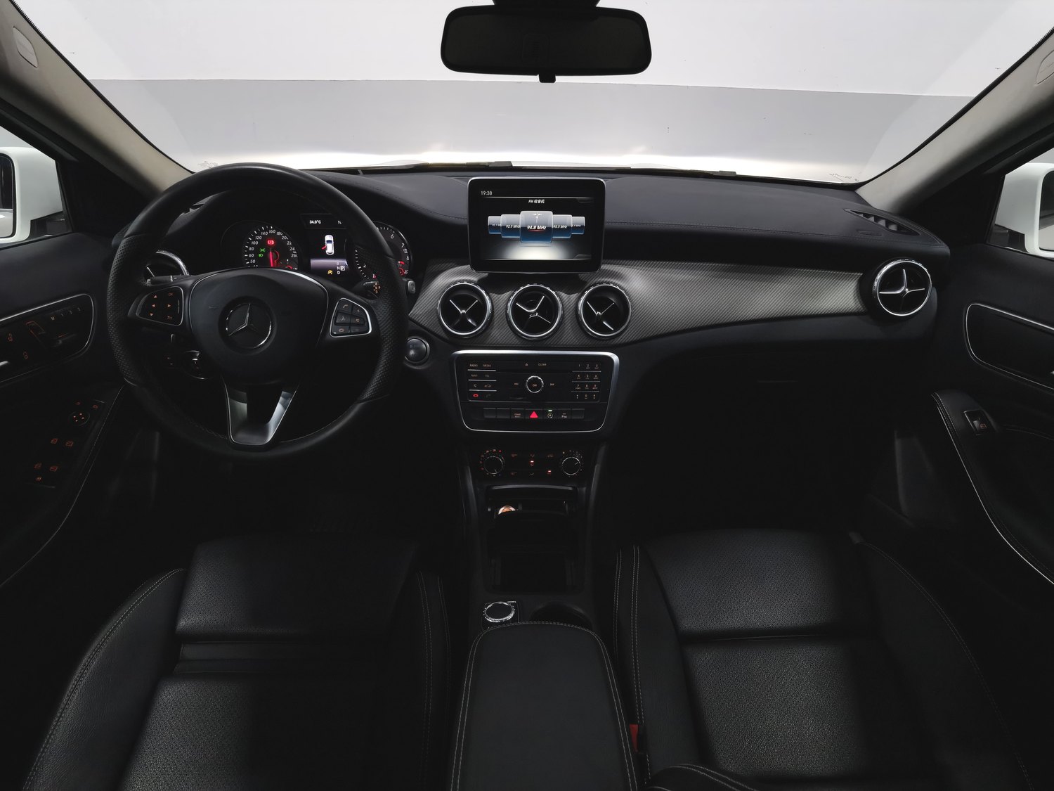 Used Mercedes-Benz GLA 2016 1.6 AT