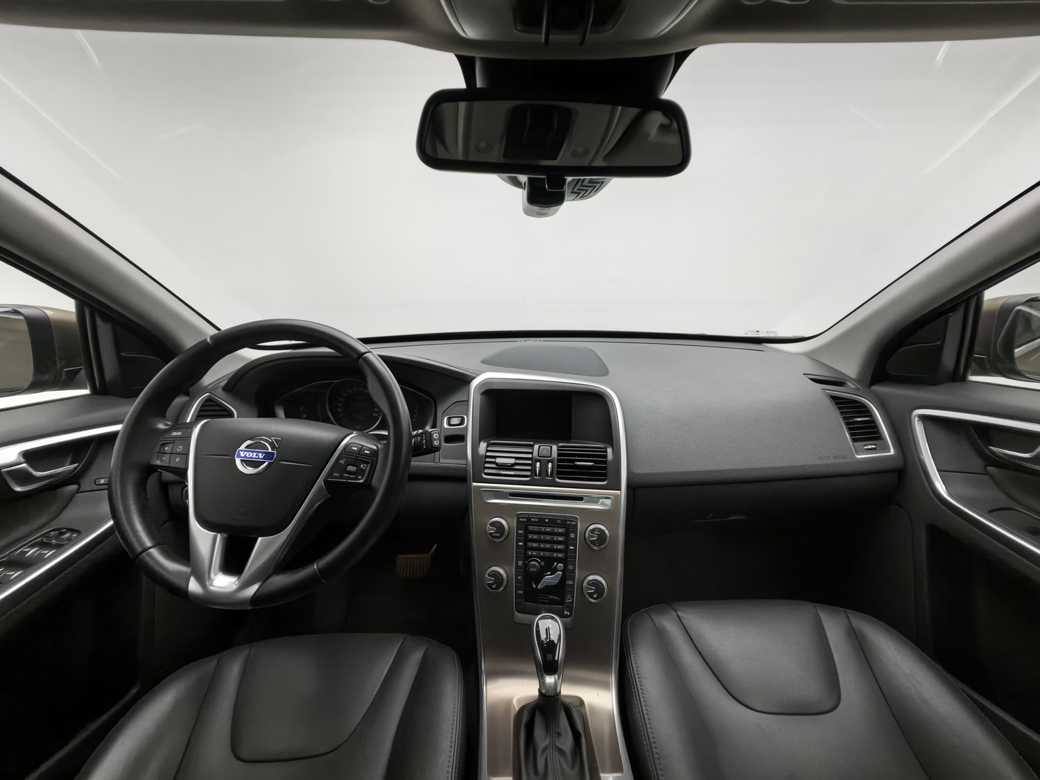 Used Volvo XC60 2017 2.0 AT