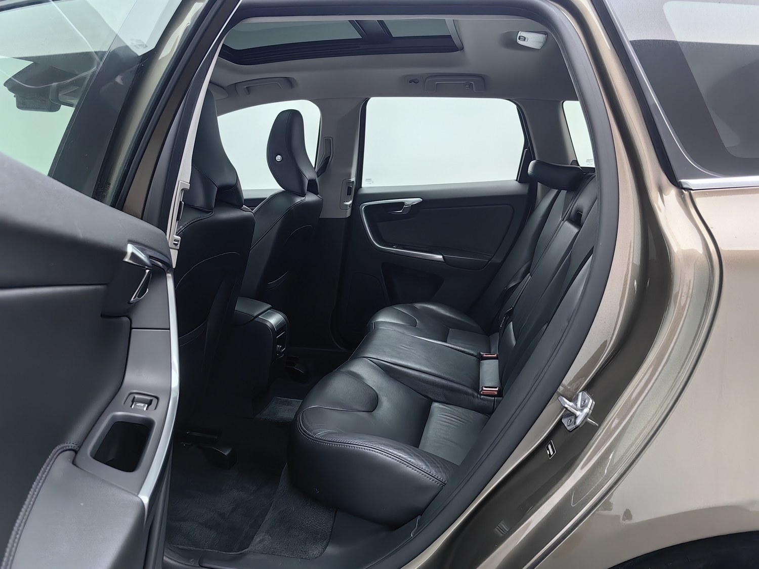Used Volvo XC60 2017 2.0 AT