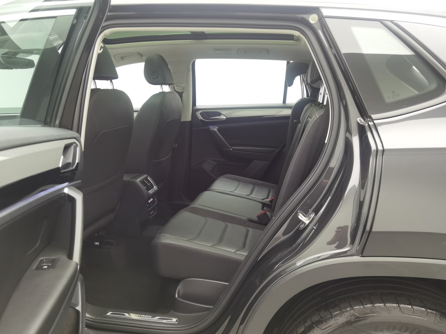 Used Volkswagen Tayron 2021 2.0 AT