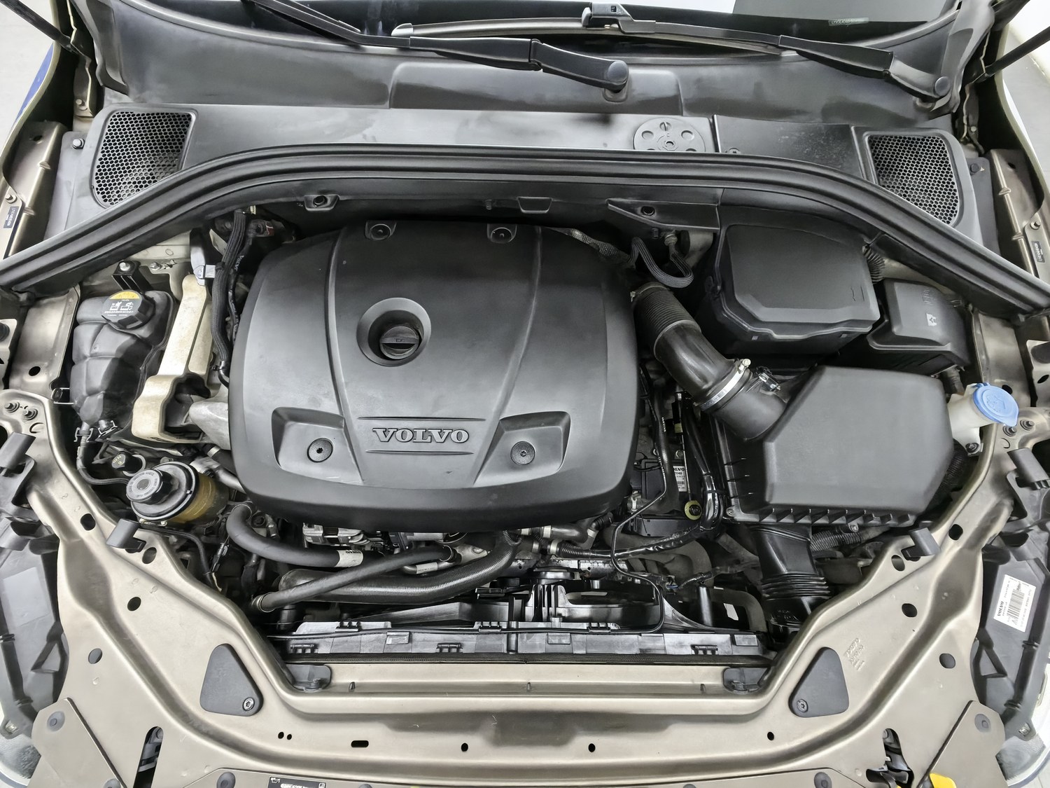 Used Volvo XC60 2017 2.0 AT