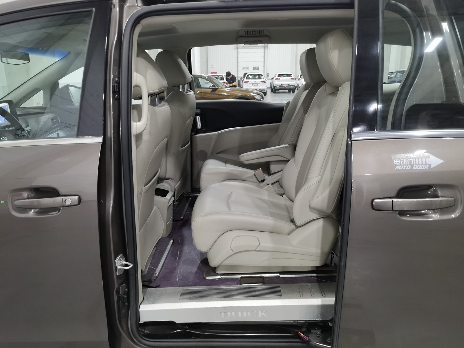 Used Buick GL8 2023 2.0 AT