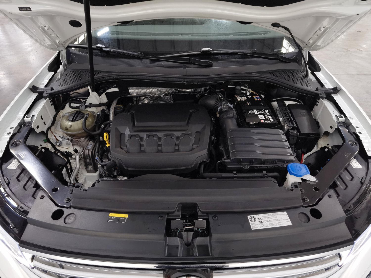 Used Volkswagen Tiguan L 2024 2.0 AT