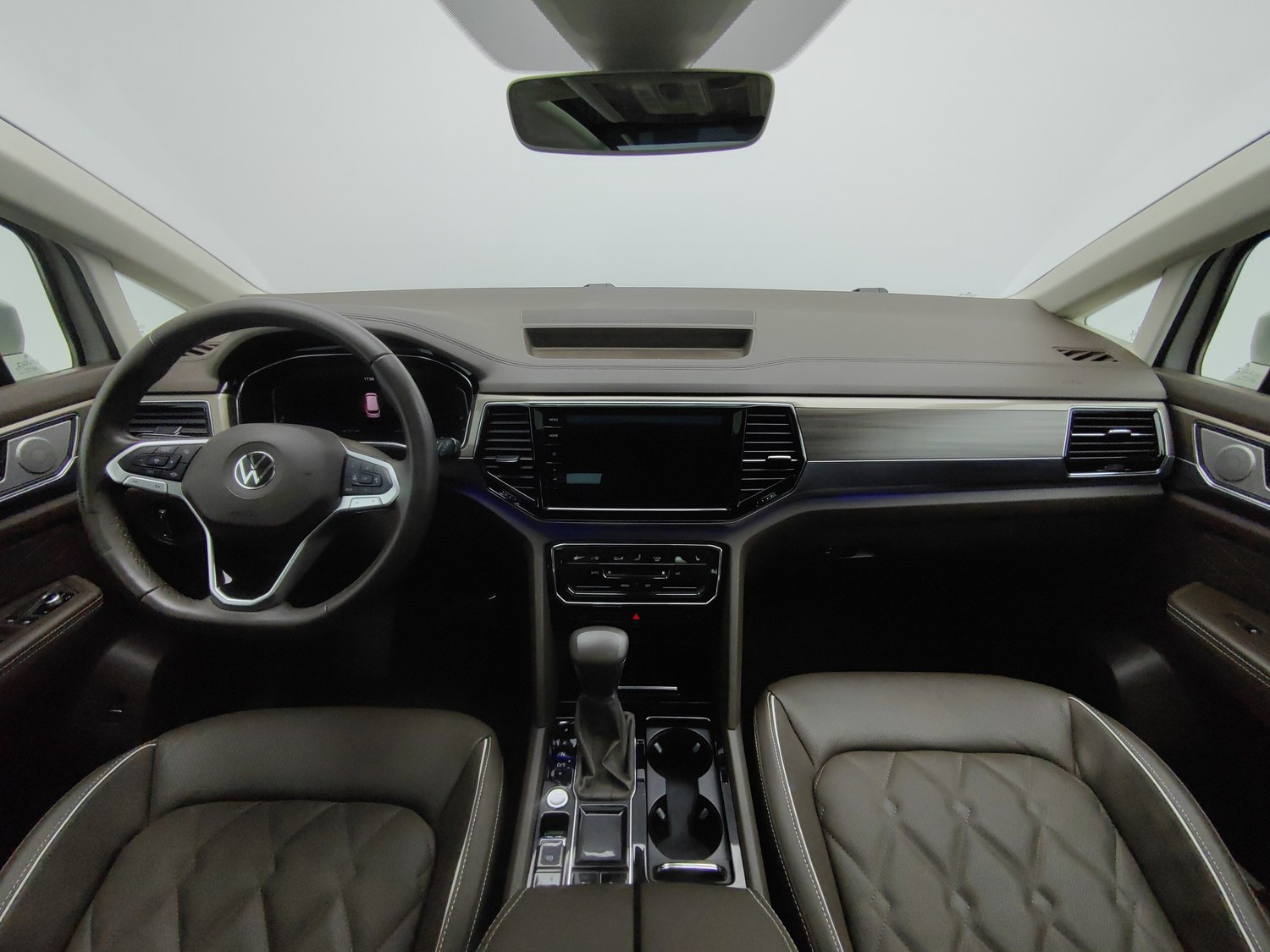Used Volkswagen Viloran 2020 2.0 AT