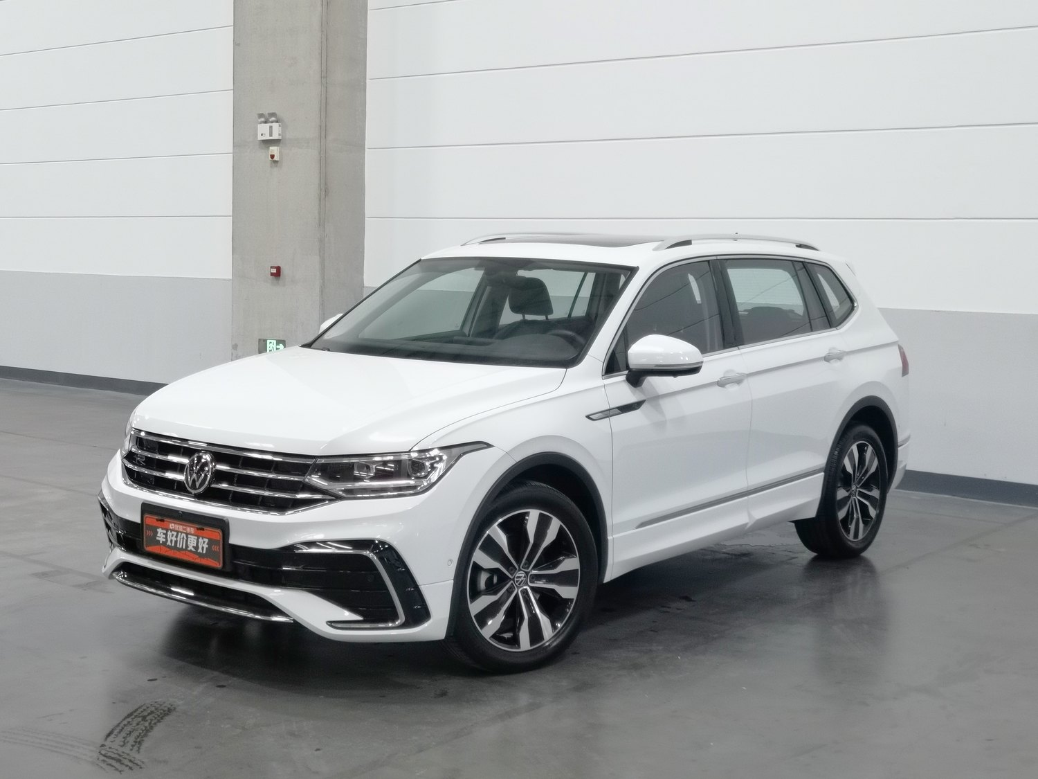 Used Volkswagen Tiguan L 2024 2.0 AT