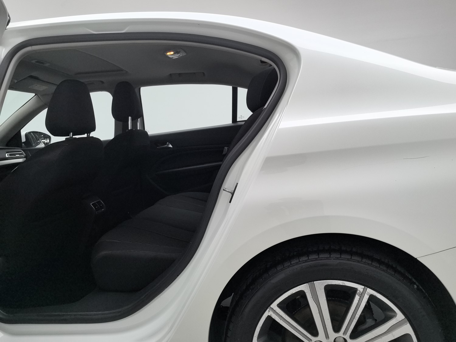Used Peugeot 408 2015 1.2 AT