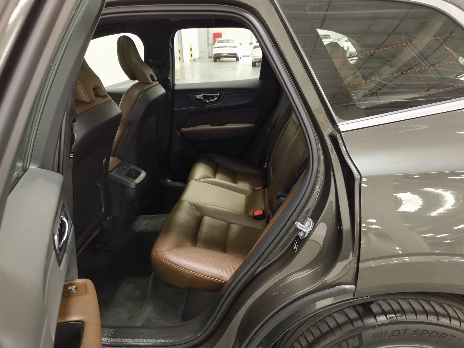 Used Volvo XC60 2021 2.0 AT
