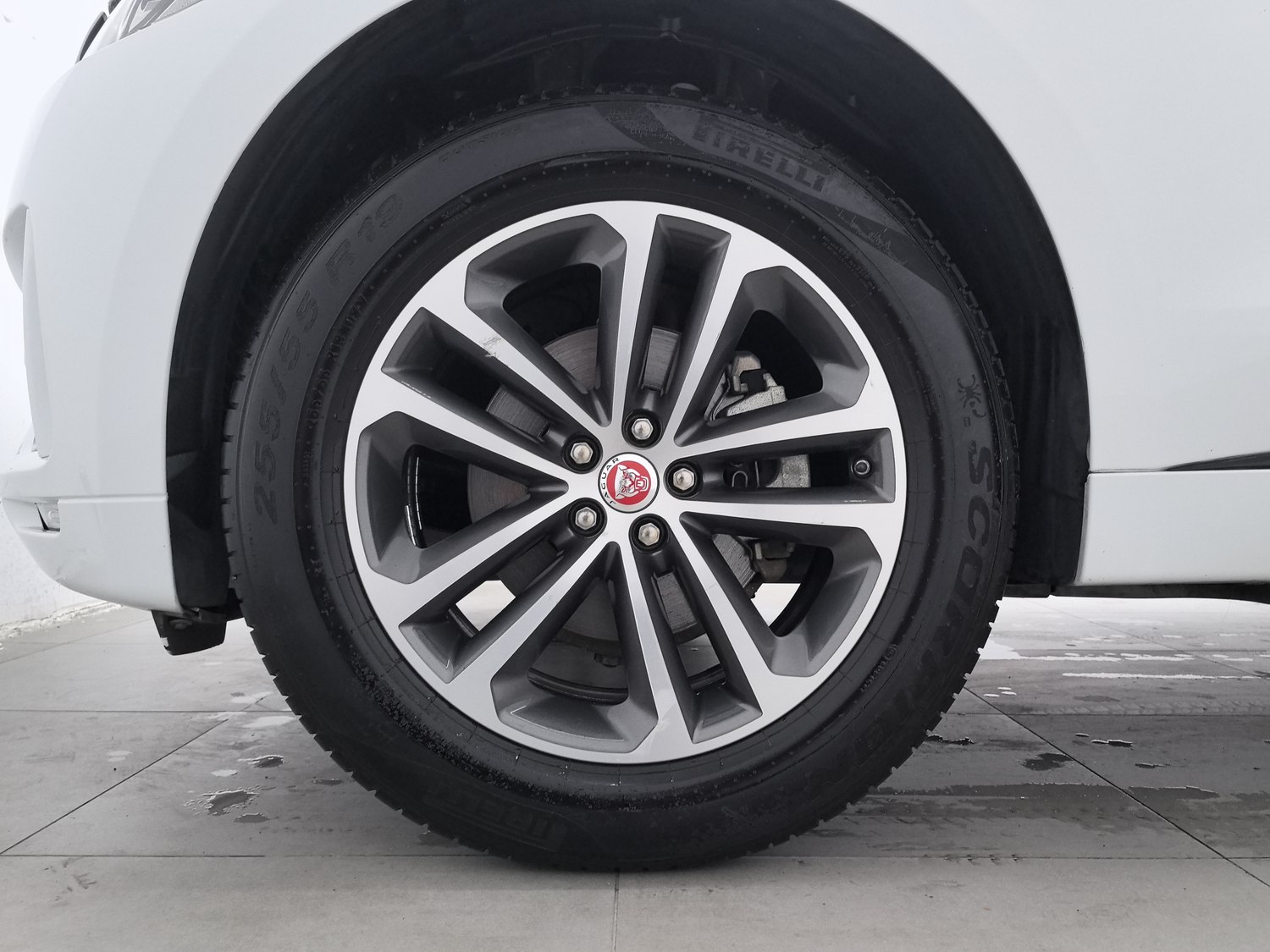 Used Jaguar F-PACE 2016 2.0 AT