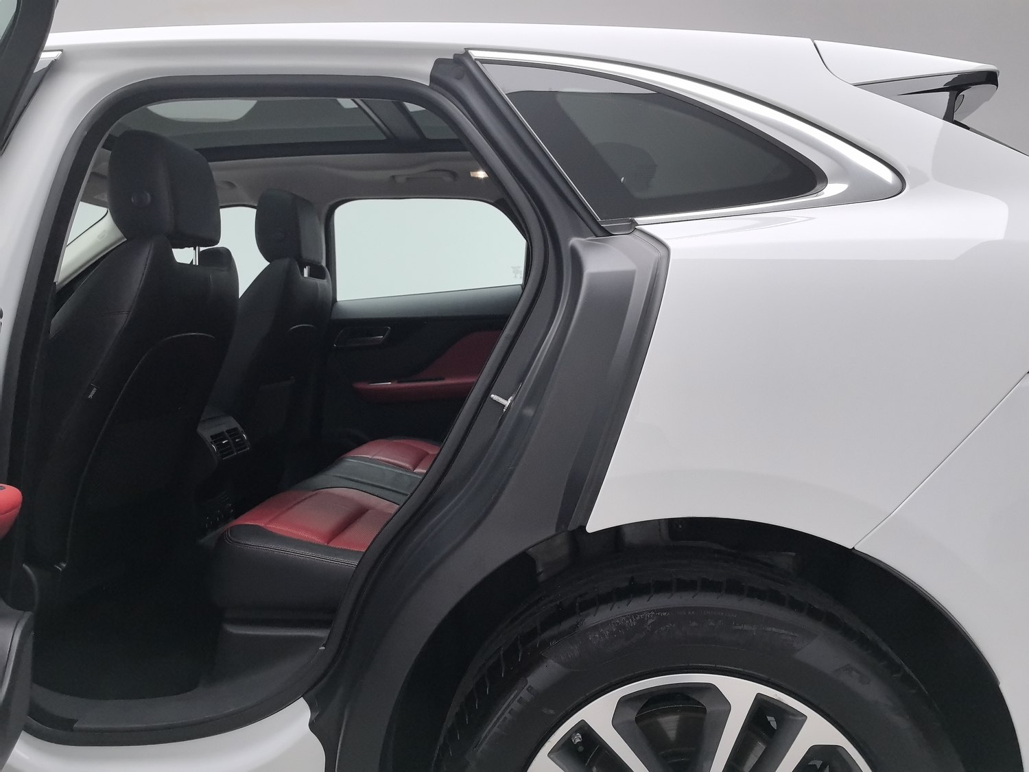 Used Jaguar F-PACE 2016 2.0 AT