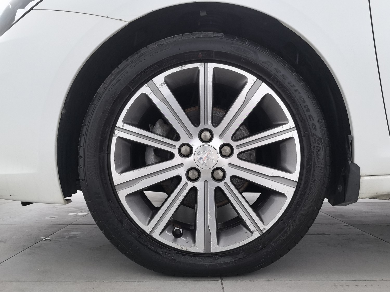 Used Peugeot 408 2015 1.2 AT