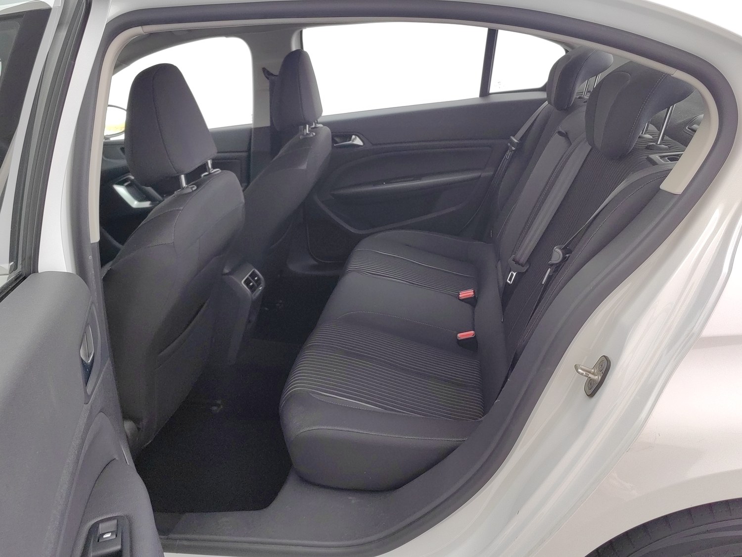 Used Peugeot 408 2015 1.2 AT