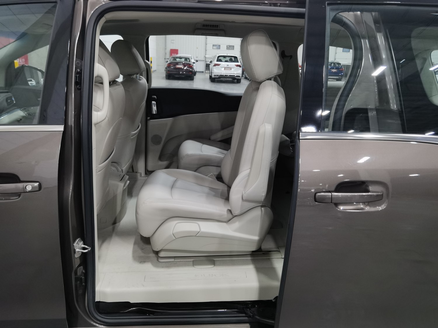 Used Buick GL8 2023 2.0 AT