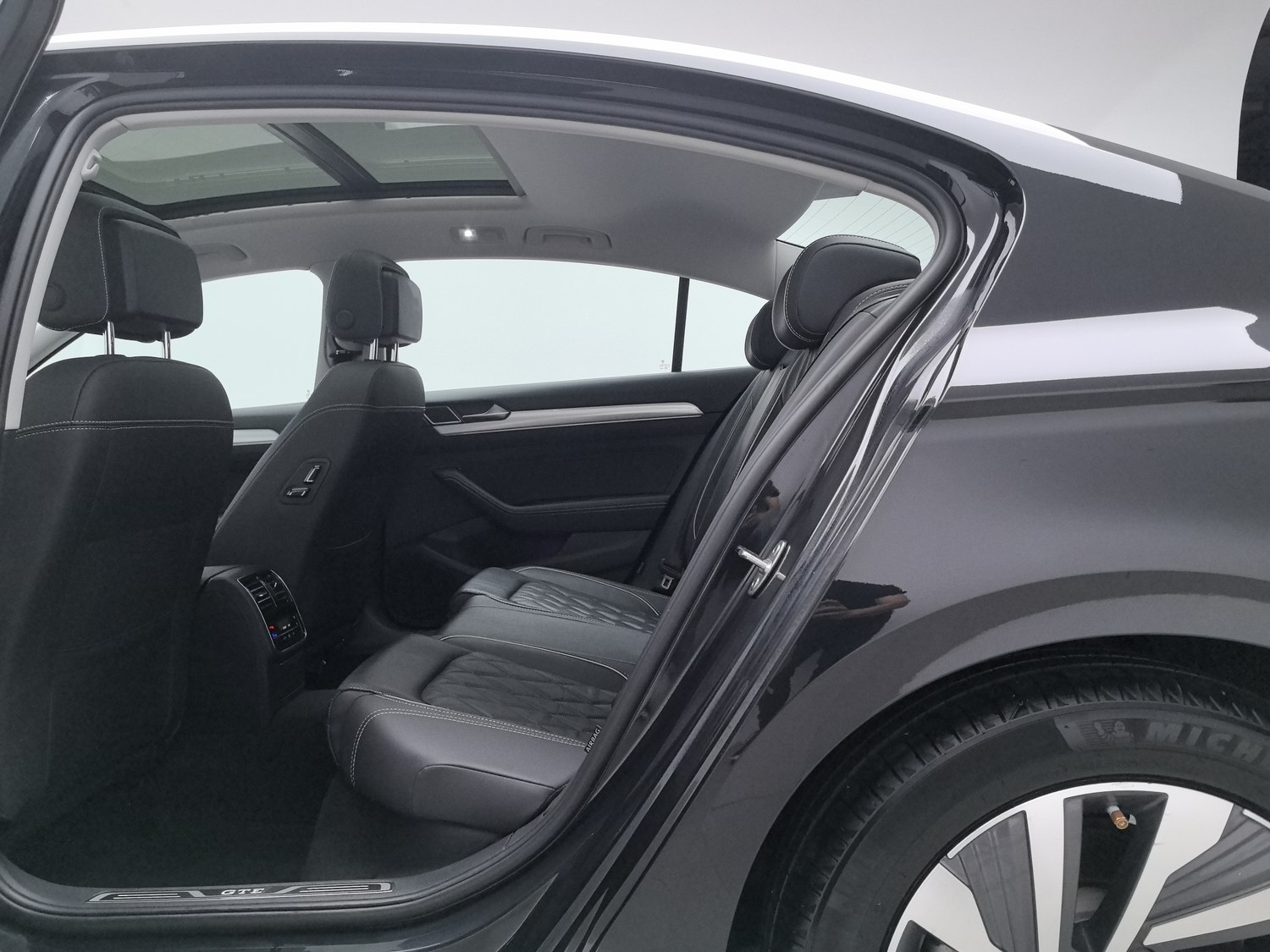 Used Volkswagen Magotan GTE PHEV 2022 1.4 AT