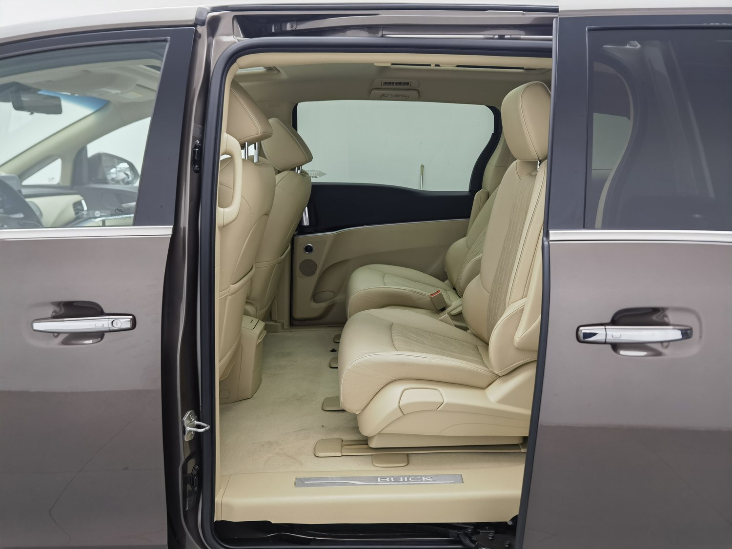 Used Buick GL8 2023 2.0 AT