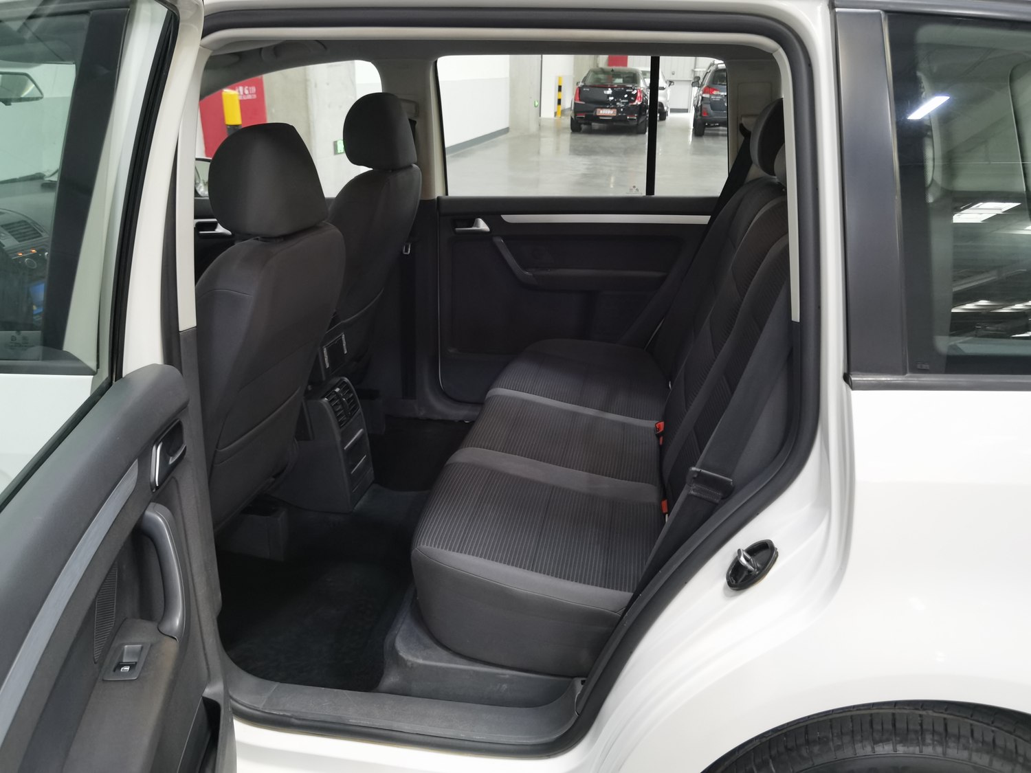 Used Volkswagen Touran 2015 1.6 MT