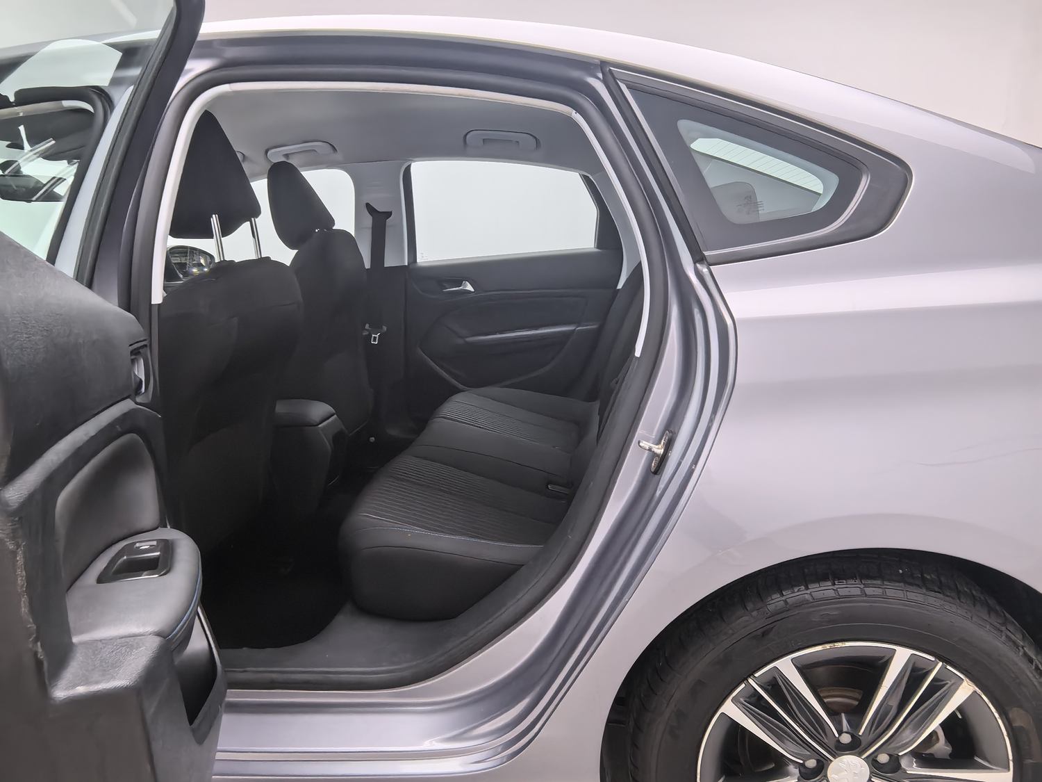 Used Peugeot 308 2018 1.6 AT