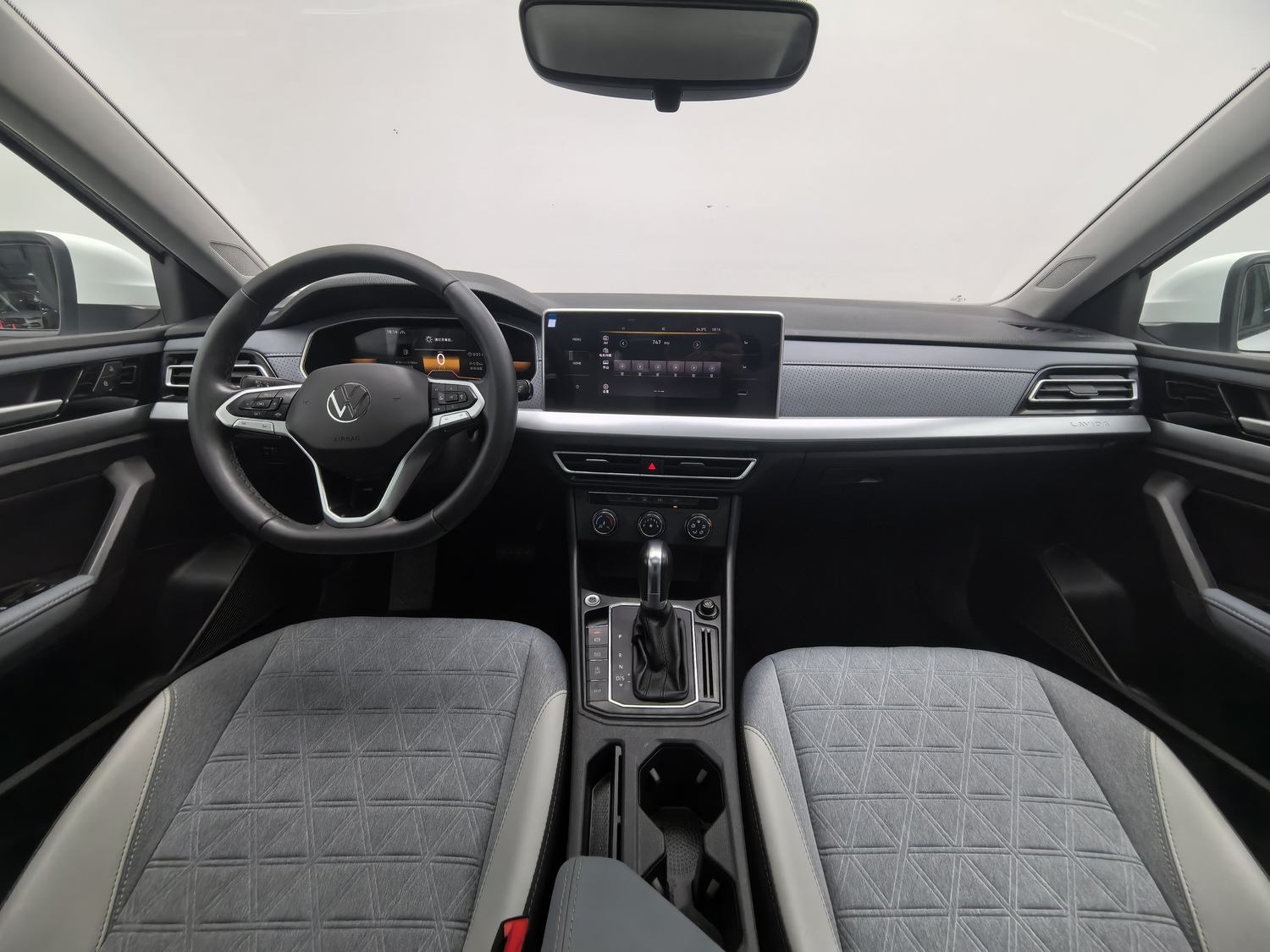 Used Volkswagen Lavida 2023 1.4 AT