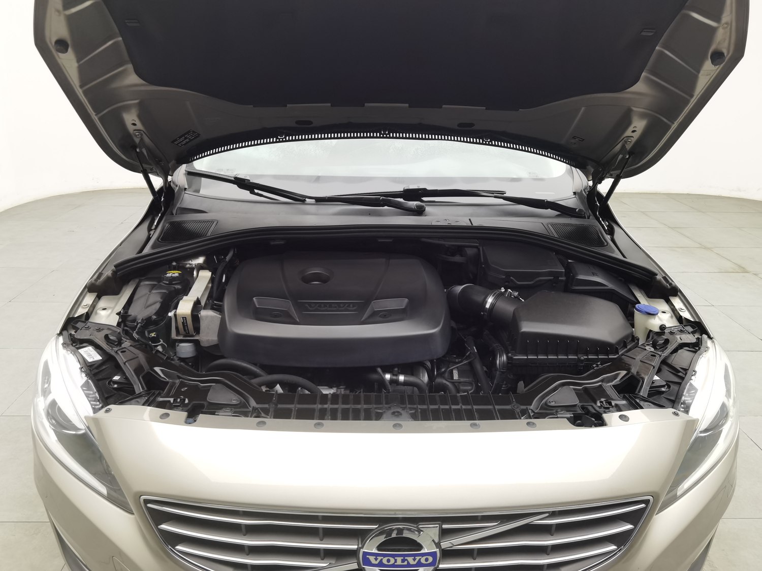 Used Volvo S60 2016 2.0 AT
