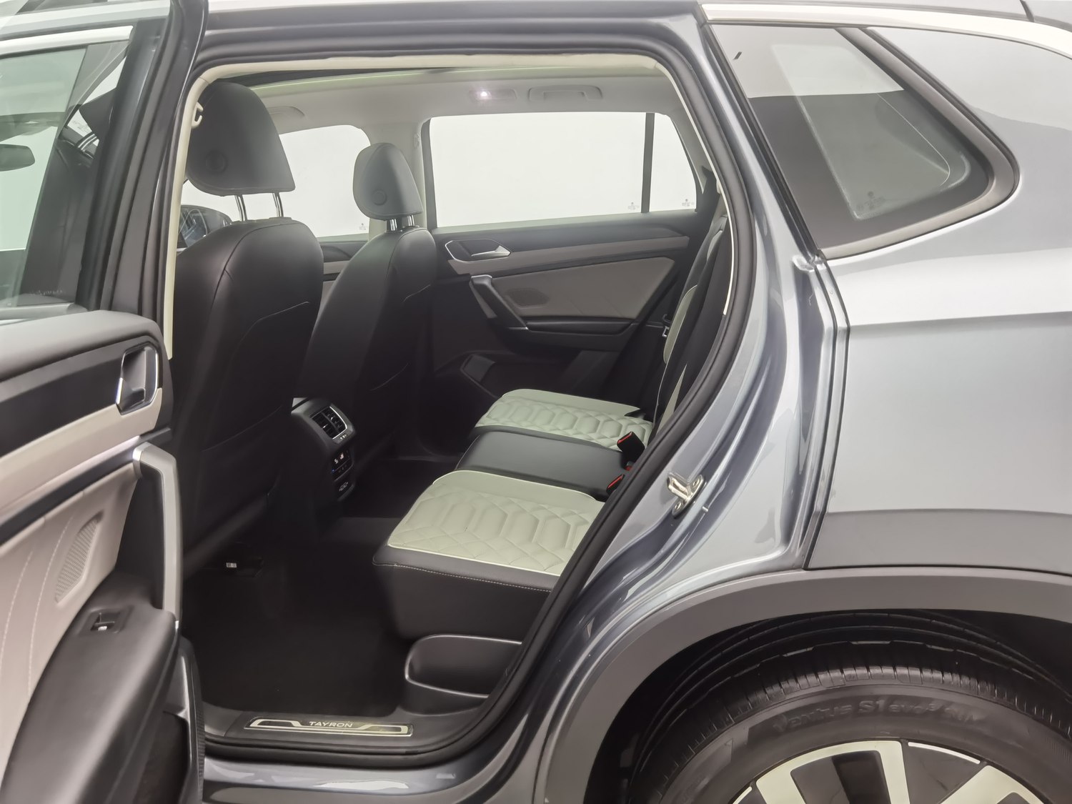 Used Volkswagen Tayron 2024 1.5 AT