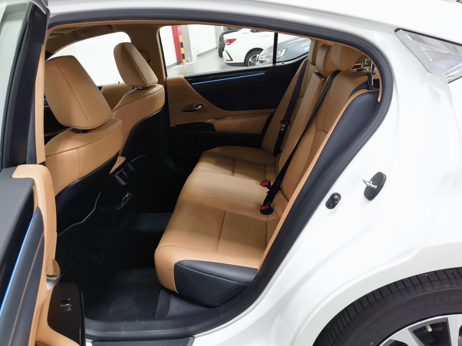 Used Lexus ES 2023 2.0 AT