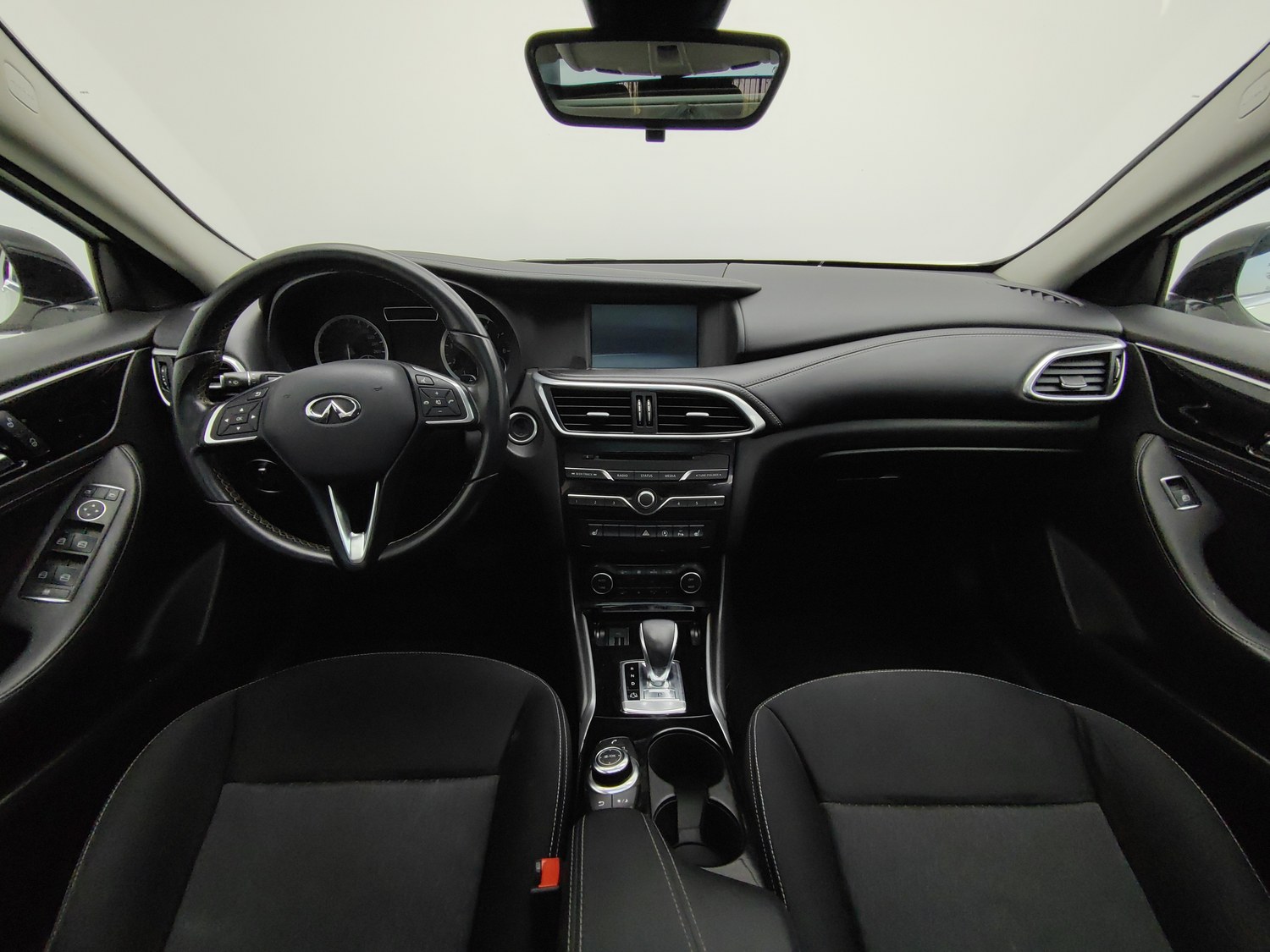 Used Infiniti QX30 2017 1.6 AT