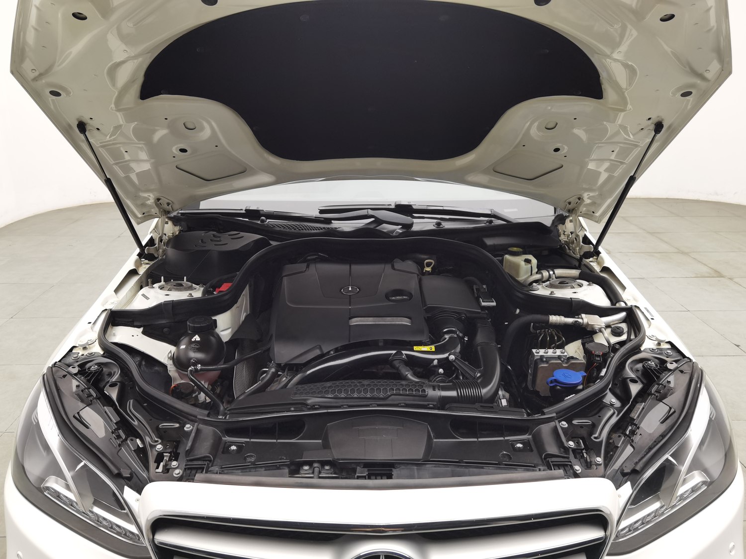 Used Mercedes-Benz E-Class 2015 2.0 AT