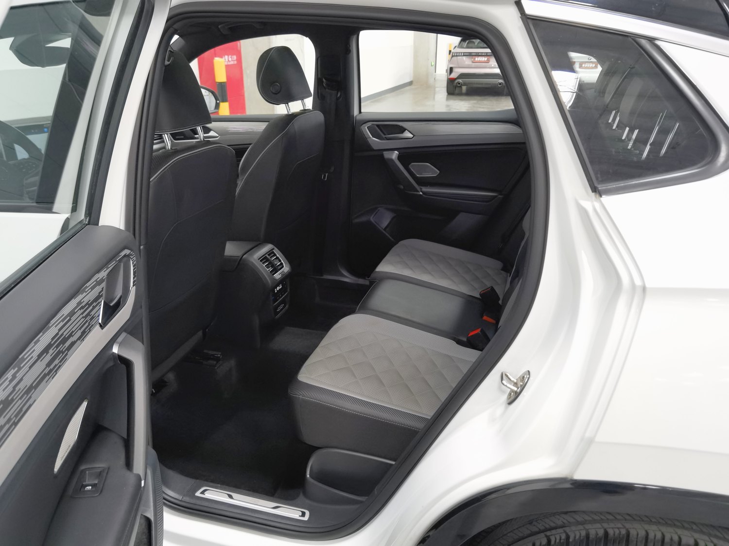 Used Volkswagen Tayron X 2023 2.0 AT