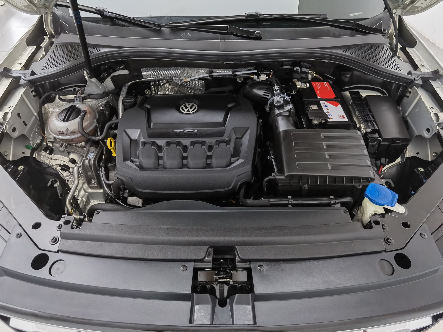 Used Volkswagen Tiguan L 2019 2.0 AT