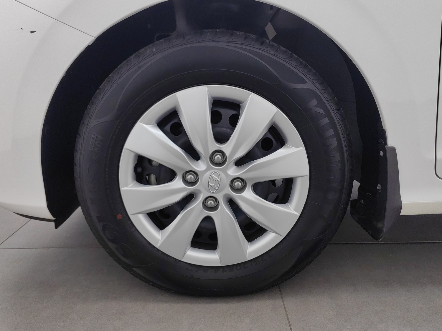 Used Hyundai Reina 2017 1.4 MT