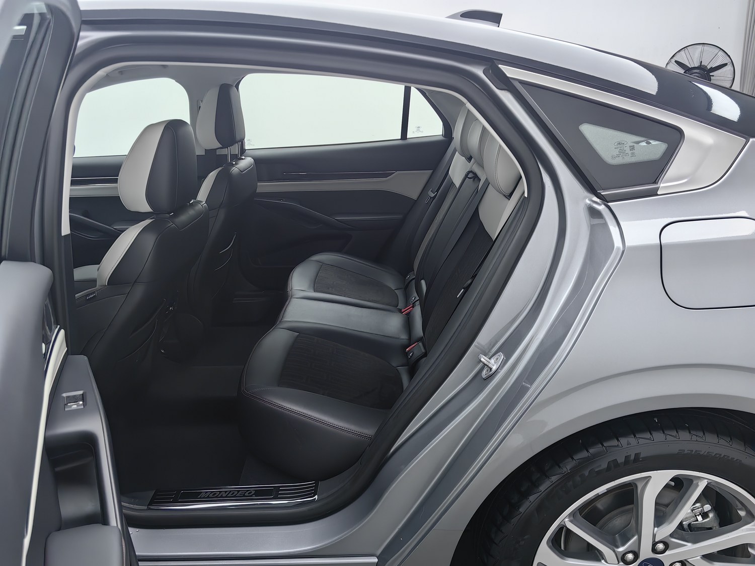 Used Ford Mondeo 2022 2.0 AT